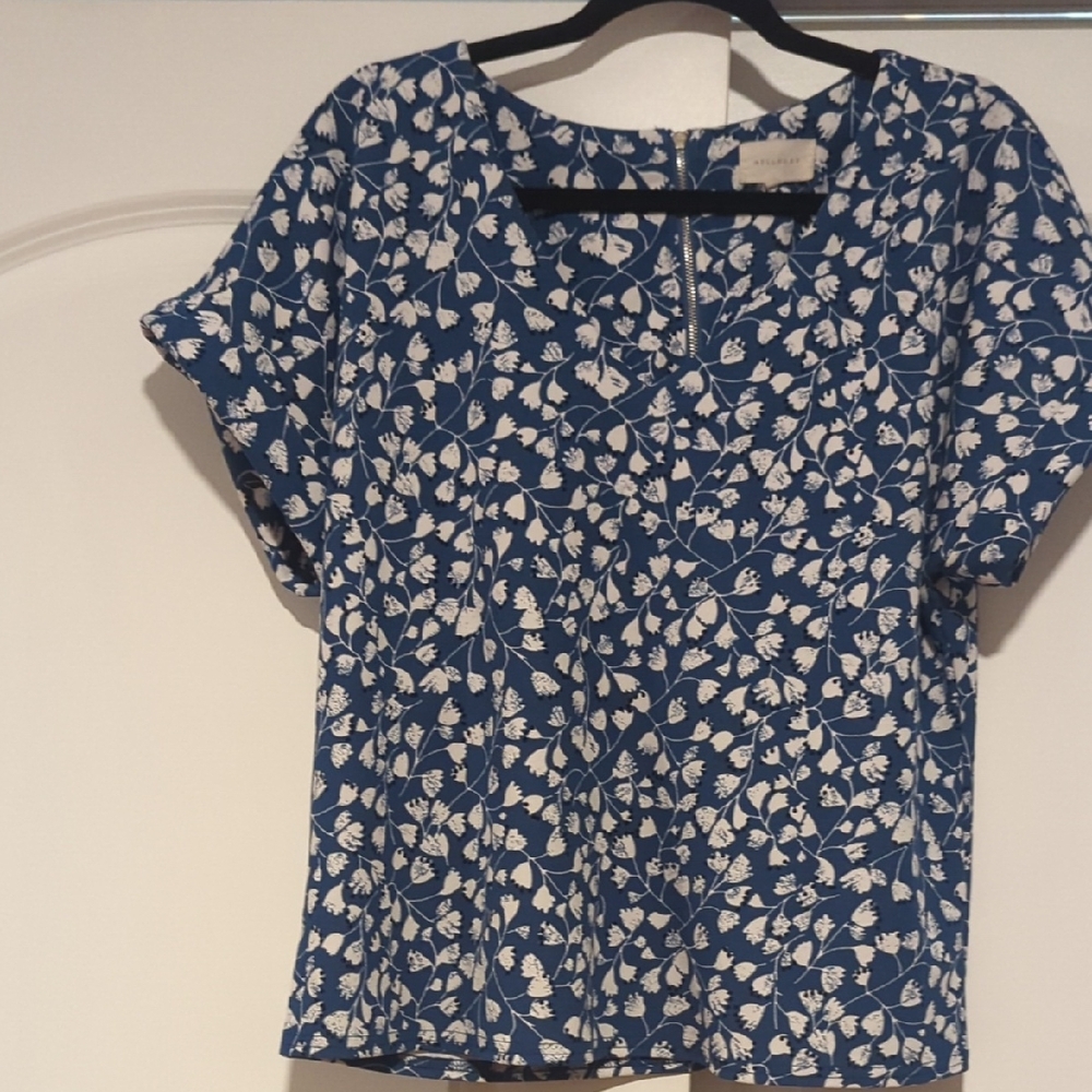 MELLODAY Blue and White Floral Blouse